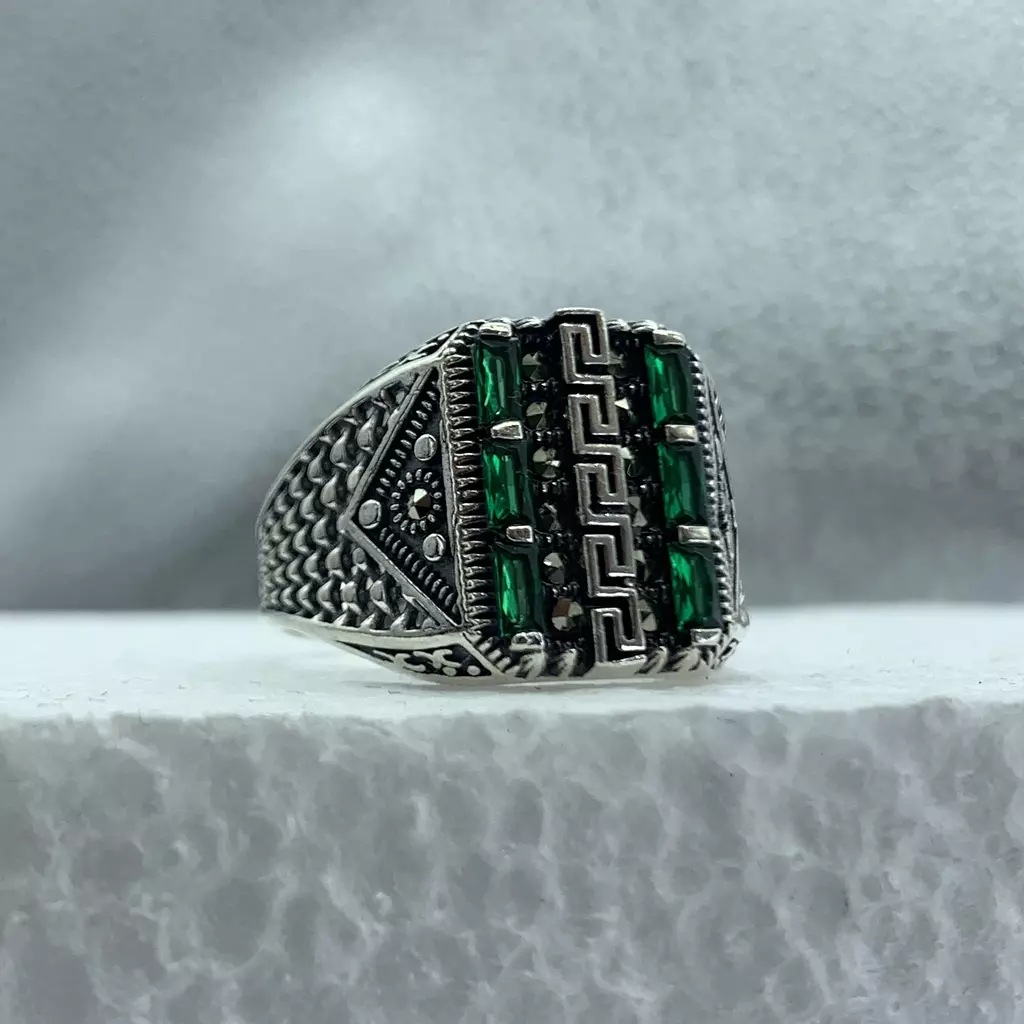 Green stones ring